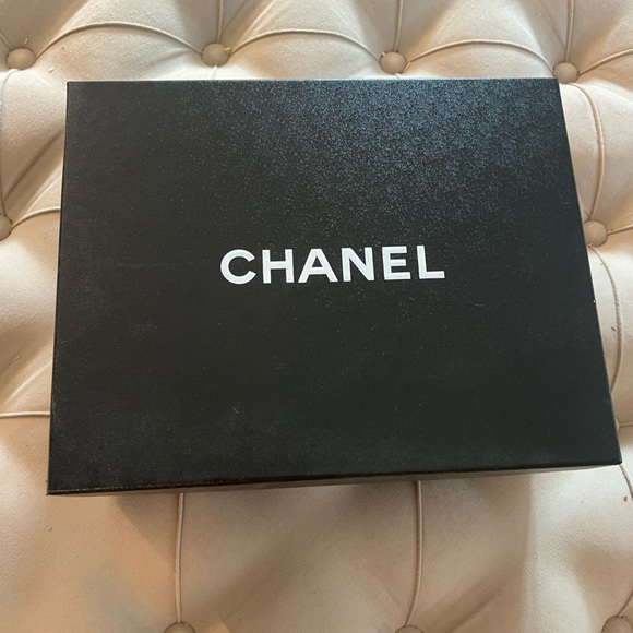 CHANEL BLACK PATENT LEATHER STRAPPY SANDALS HEELS PUMPS size 40 NWT - Picture 2 of 8